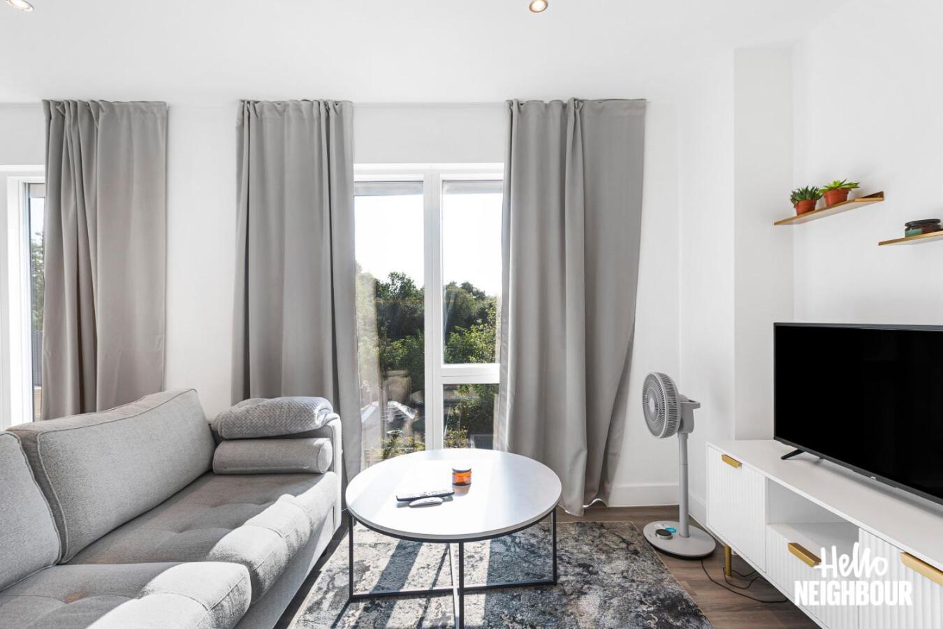 Modern 1 Bedroom Apartment With Parking In Colindale, London Эджвар Экстерьер фото