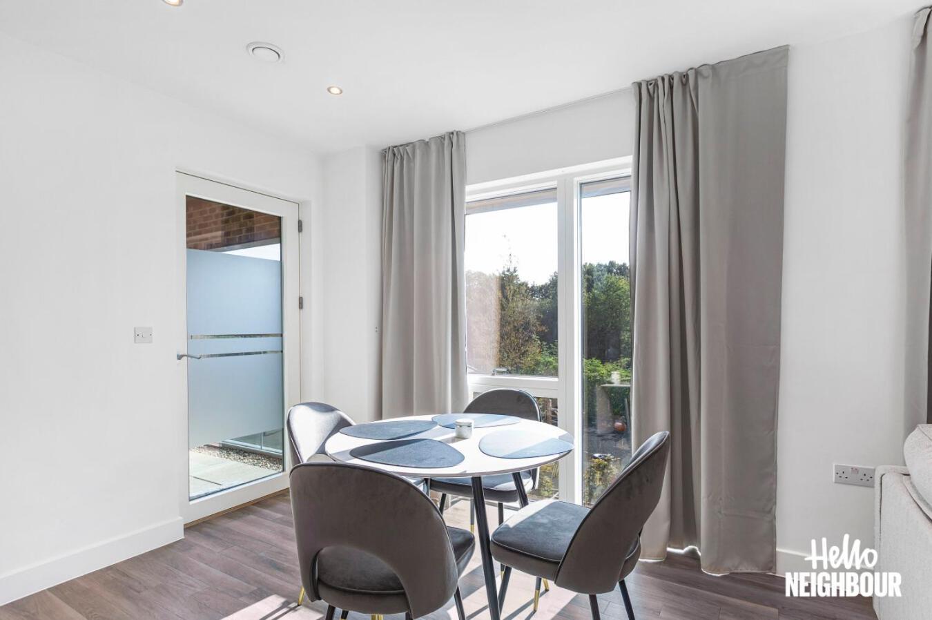 Modern 1 Bedroom Apartment With Parking In Colindale, London Эджвар Экстерьер фото